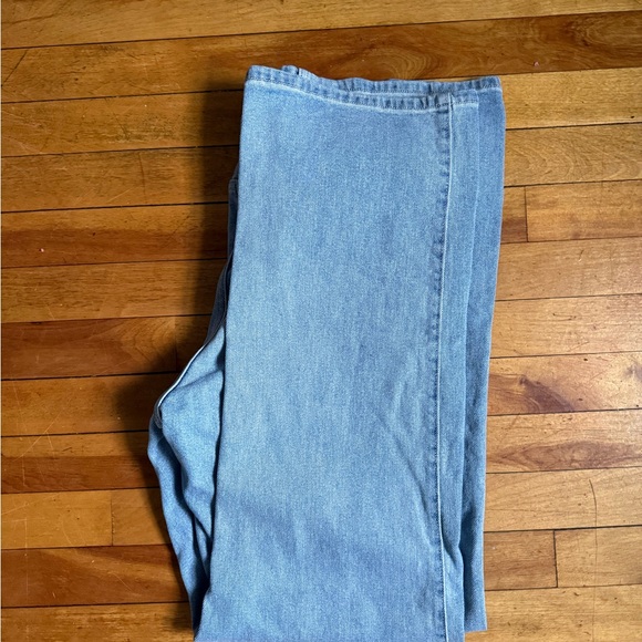 Hollister Light Blue Relaxed Straight Jeans - Picture 2 of 5